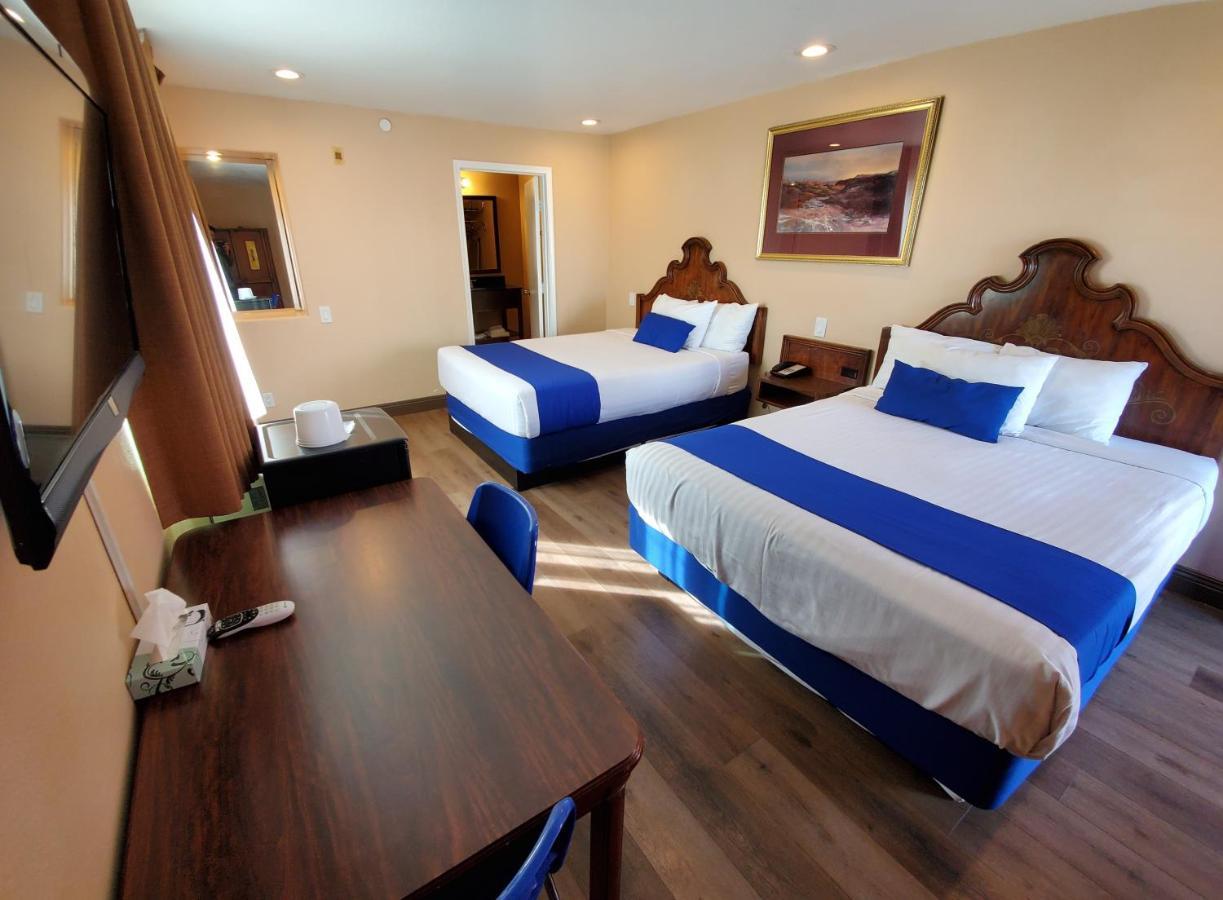 Deluxe Queen Room with Two Queen Beds,979766272:JPEG